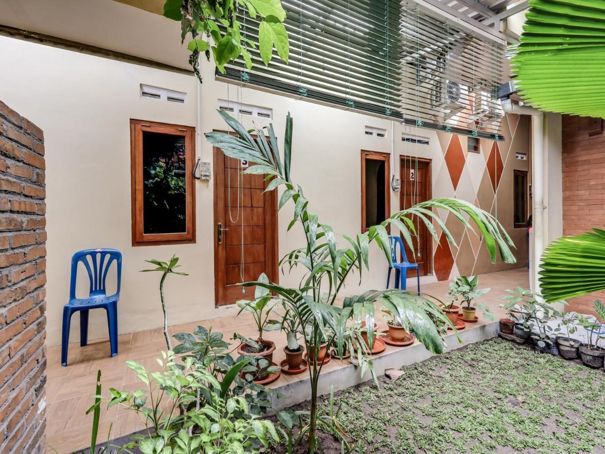 Oyo 90095 Indah Homestay Syariah Kejayan Exterior foto